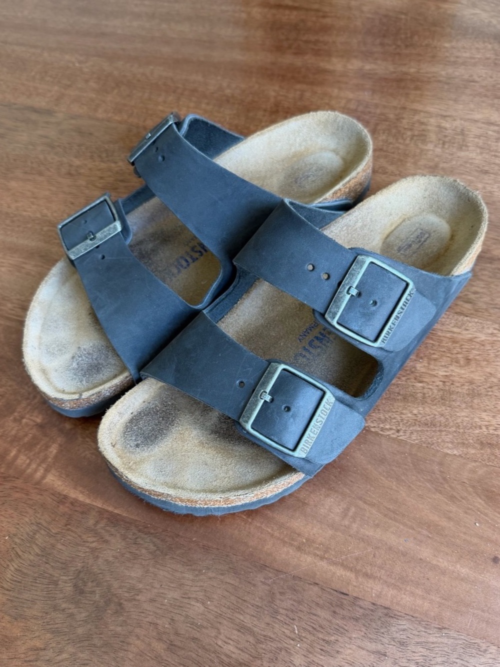 Birkenstock Arizona Oiled Leather Sandals — Black | Size 7–7.5